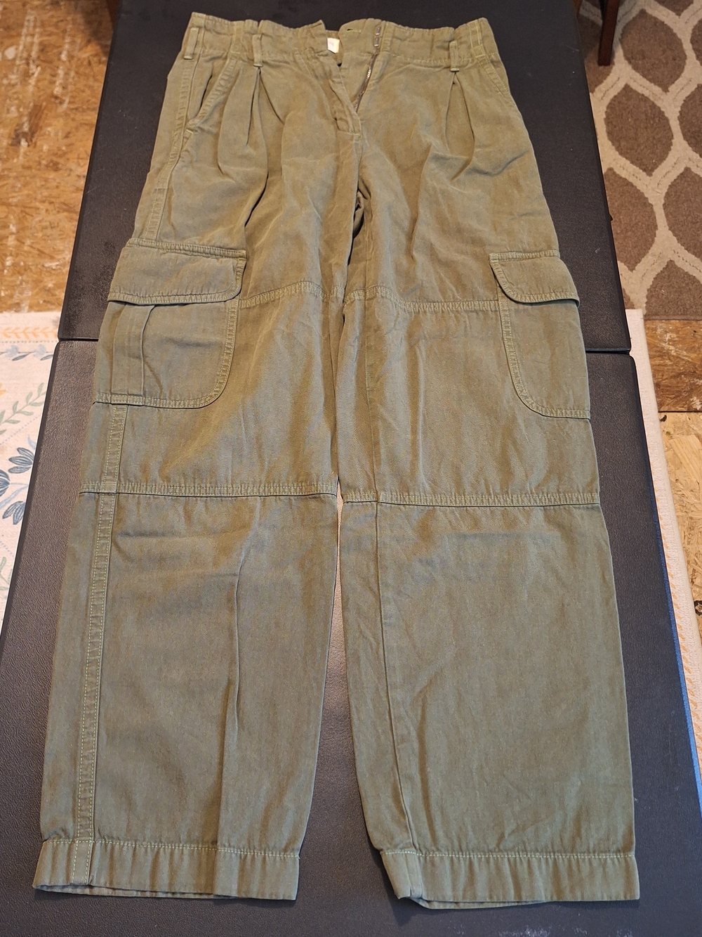 Wilfred High-Rise Cargo Jeans in Olive Green